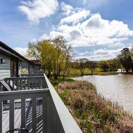The Vale Golf & Country Club Villa Bishampton ภายนอก รูปภาพ