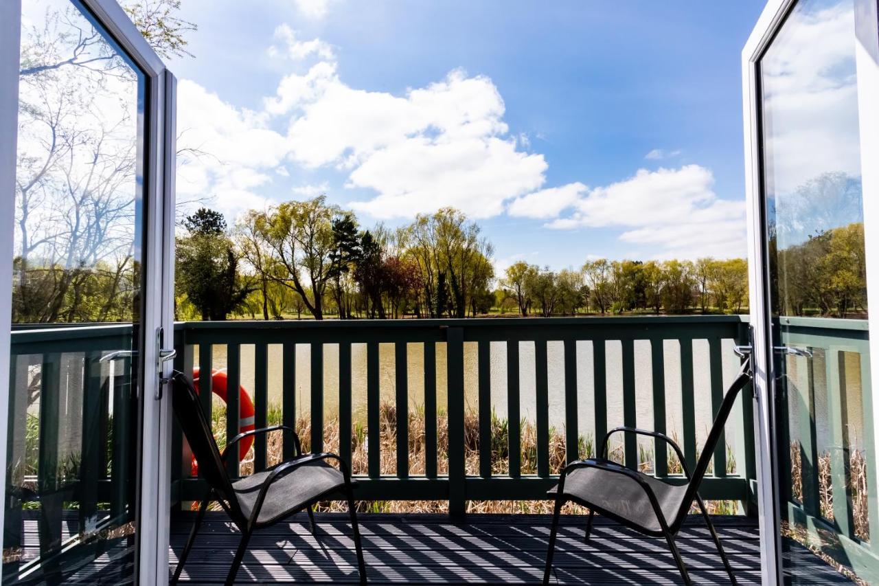 The Vale Golf & Country Club Villa Bishampton ภายนอก รูปภาพ