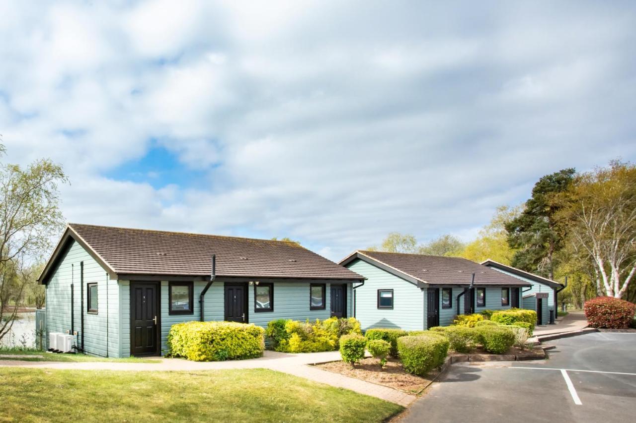 The Vale Golf & Country Club Villa Bishampton ภายนอก รูปภาพ